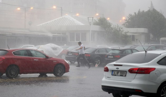 İstanbul'da trafik durdu...Avrasya Tüneli ulaşıma kapatıldı...