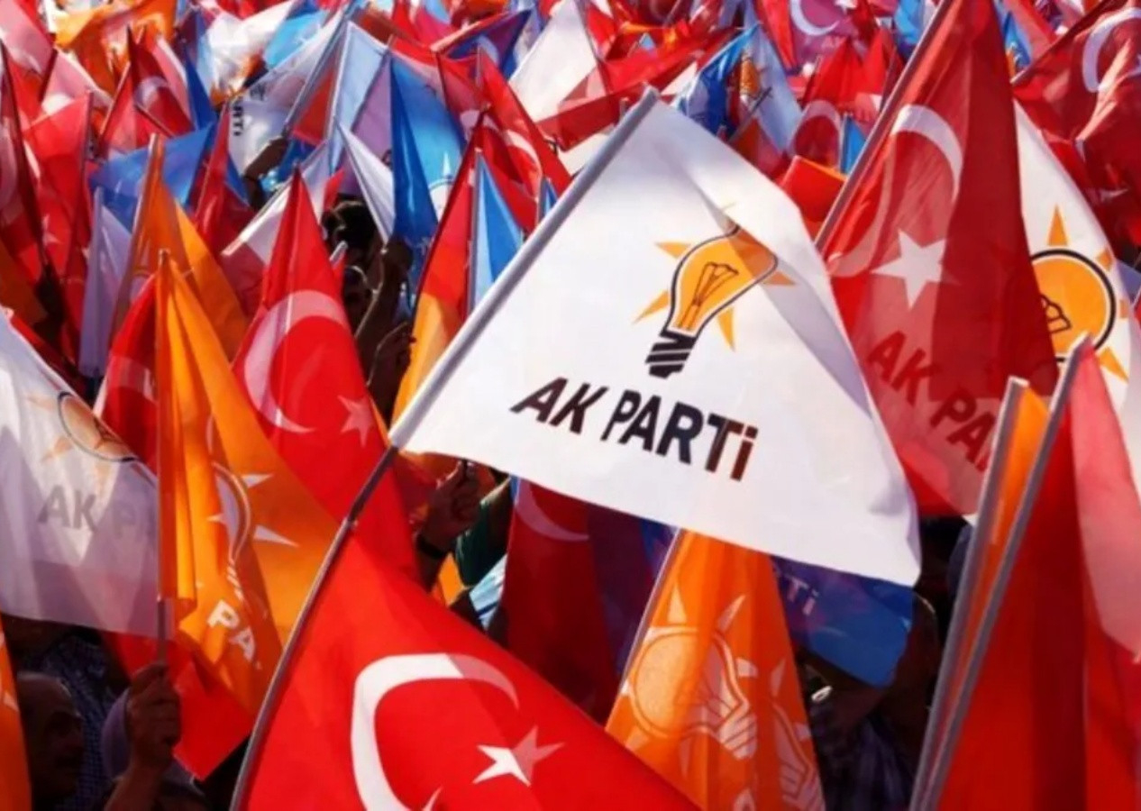 Yeniden Refah Partisi ve Gelecek Partisi'nden peş peşe istifalar! Topluca AK Parti'ye geçtiler...