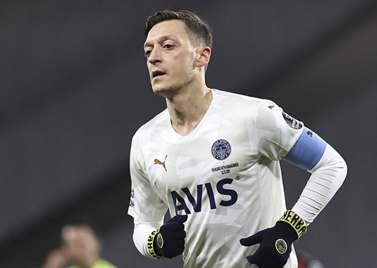 Mesut Özil, futbolu bıraktığını açıkladı