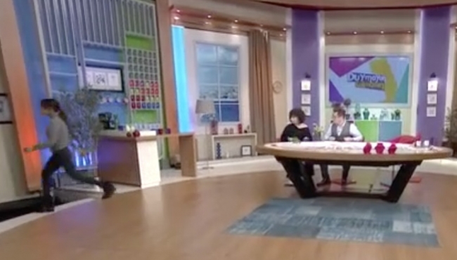 Canlı yayında bardak fırlatıp stüdyoyu terk etti!