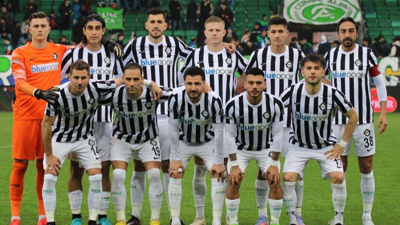 Altay topu rakibine bırakıyor