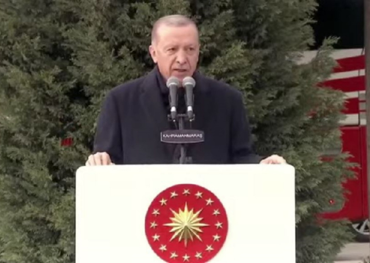 Deprem bölgesinde temel atma töreni! Cumhurbaşkanı Erdoğan: Yıkılan her binayı yeniden yapacağız