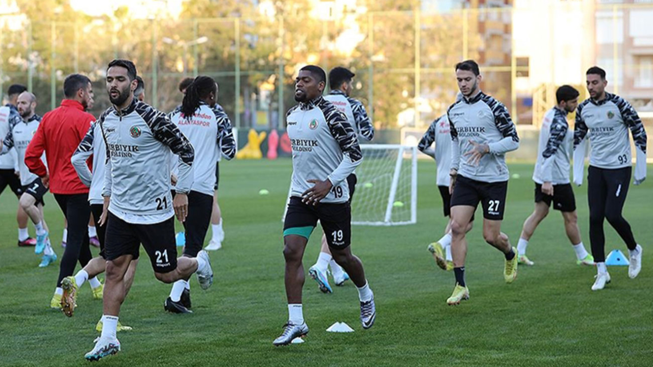 Alanyaspor sistem değişikliğine gidiyor
