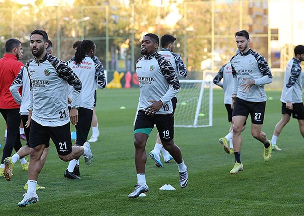 Alanyaspor sistem değişikliğine gidiyor