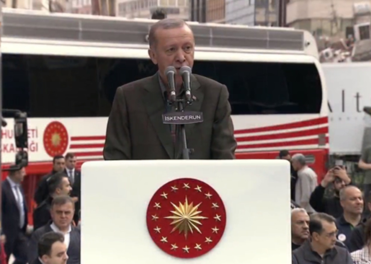 Deprem bölgesinde konut ve hastane temel atma töreni! Erdoğan: Yaralar sarılana kadar buradan ayrılmayacağız!