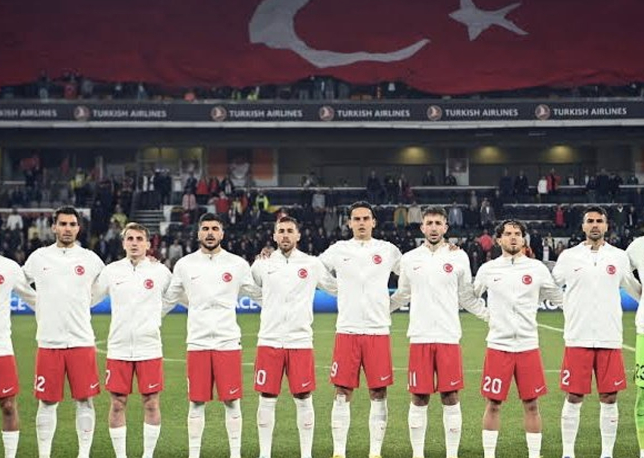 Ermenistan taraftarlarından Türkiye'ye büyük ayıp! İstiklal Marşı'nı ıslıkladılar!