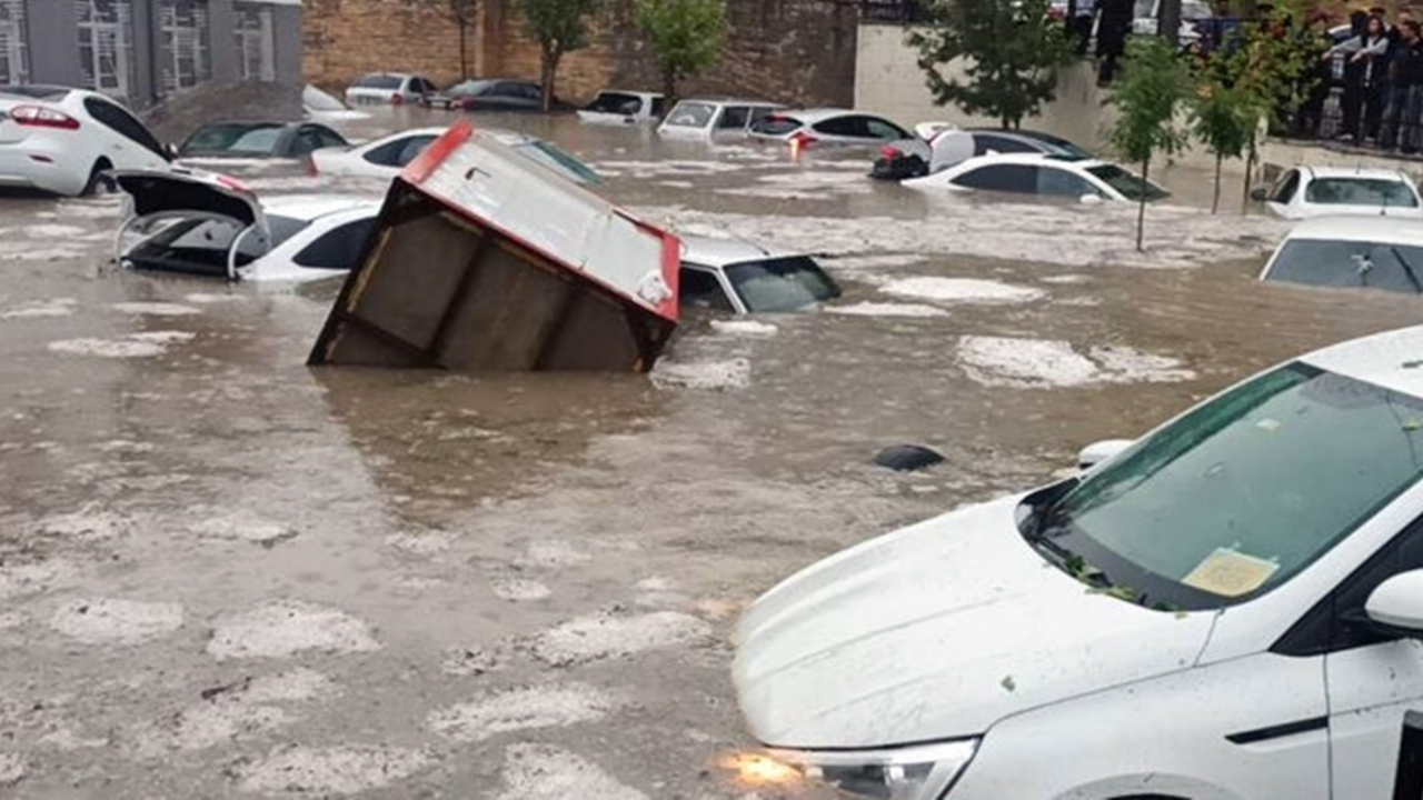 Deprem ve sel felaketinin yaşandığı bölgede kuvvetli yağış bekleniyor! Meteorolojiden 9 kente flaş uyarı: Sel ve su baskınlarına dikkat