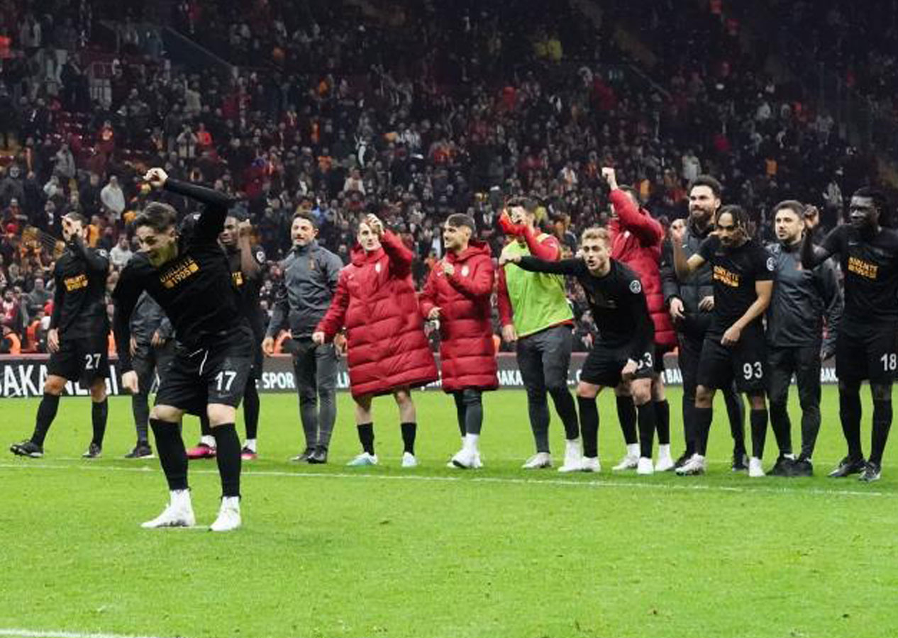 Galatasaray transferde bombayı patlattı! Fenerbahçe'yi yıkan yıldız...