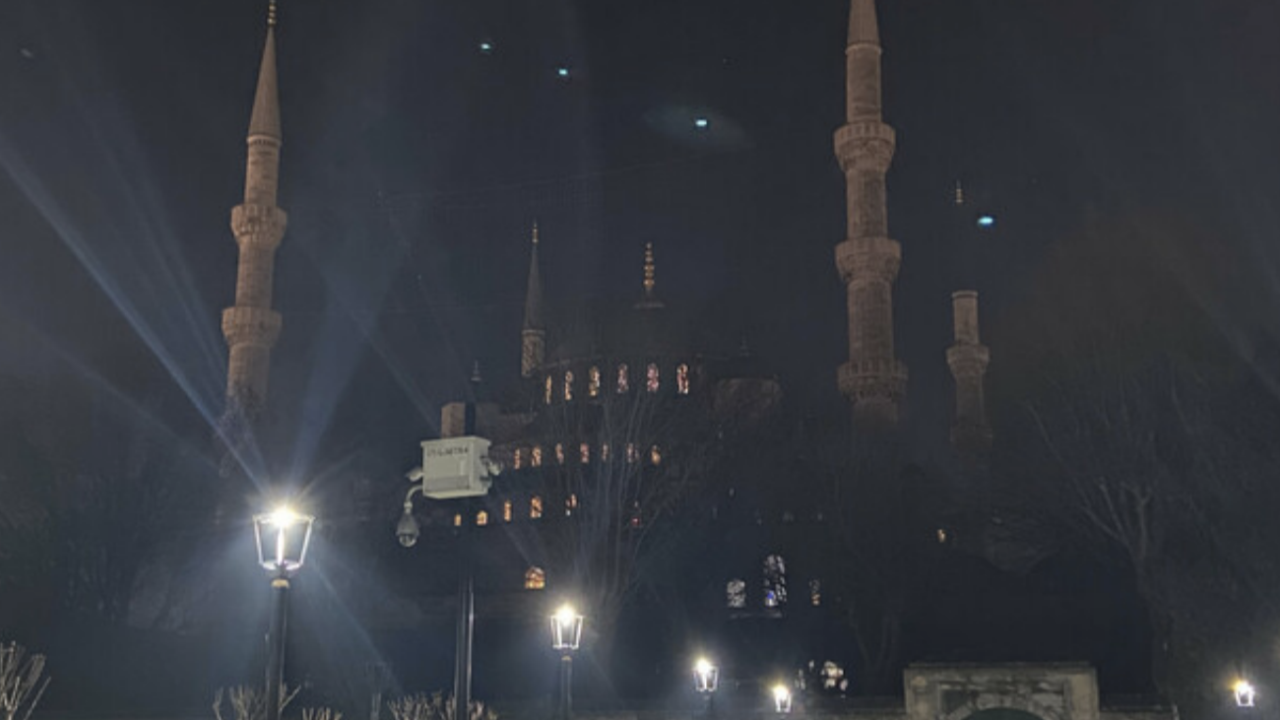Dünya Saati etkinliğinde ışıklar, Türkiye için kapatıldı