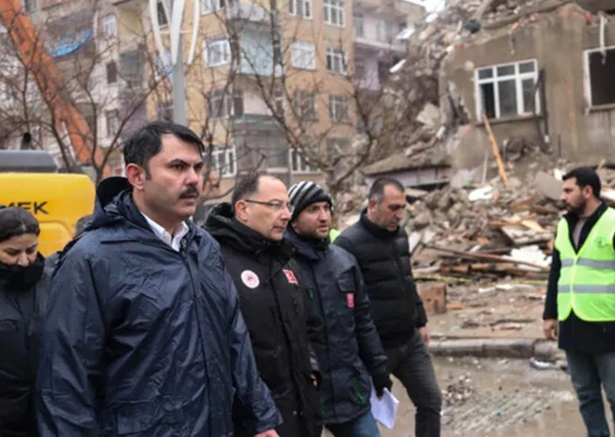 Bakan Kurum, inşaat sürecinde dikkat edilmesi gereken hususları sıraladı! 'Konutlar büyük afet sonrası dimdik ayakta'