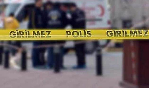 Beyoğlu'nda 2 katlı bina çöktü