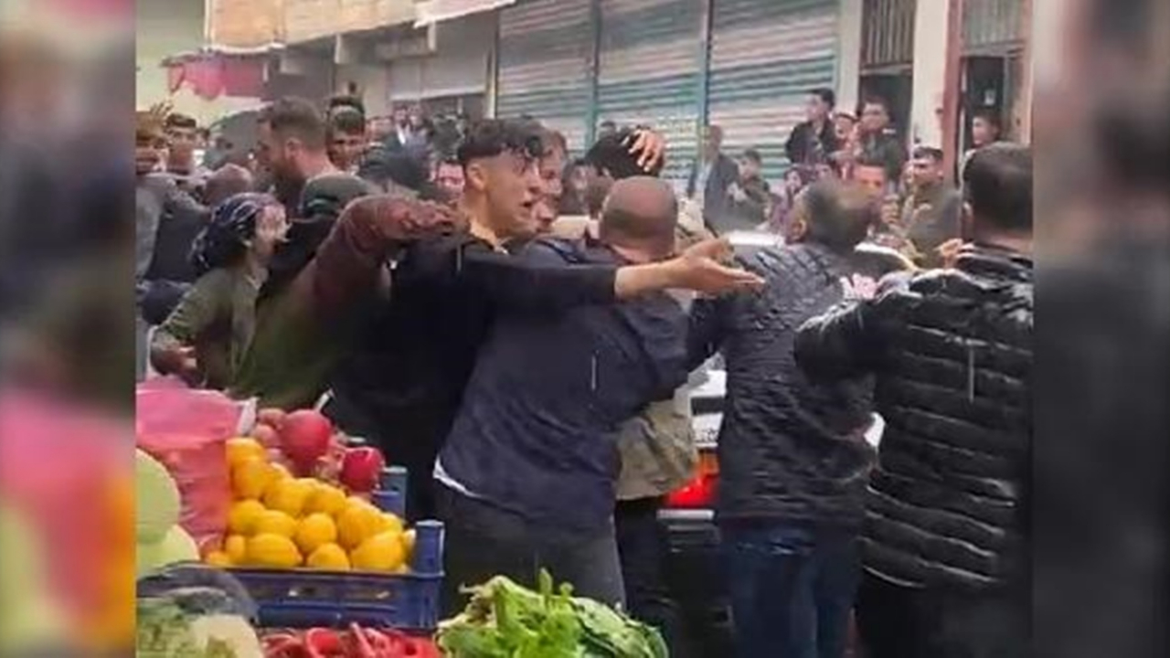 Park yeri kavgasında tansiyon yükseldi! Taş, sopa ve bıçaklar havada uçuştu, 1 kişi yaralandı