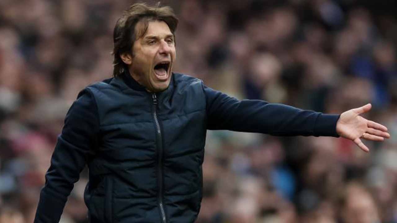 Tottenham Conte ile yollarını ayırdı