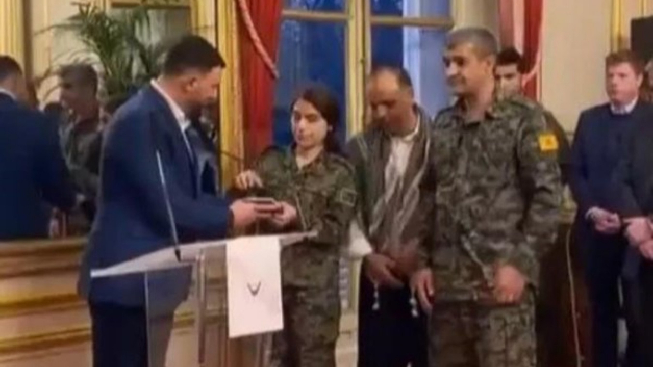 YPG'lilere madalya skandalı! Fransız Büyükelçi Dışişleri Bakanlığı'na çağrıldı