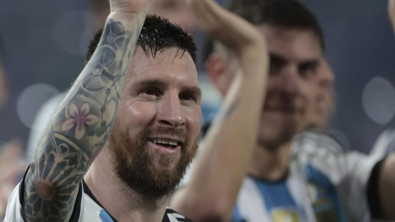 Messi, milli takımda 100 gol barajını geçti