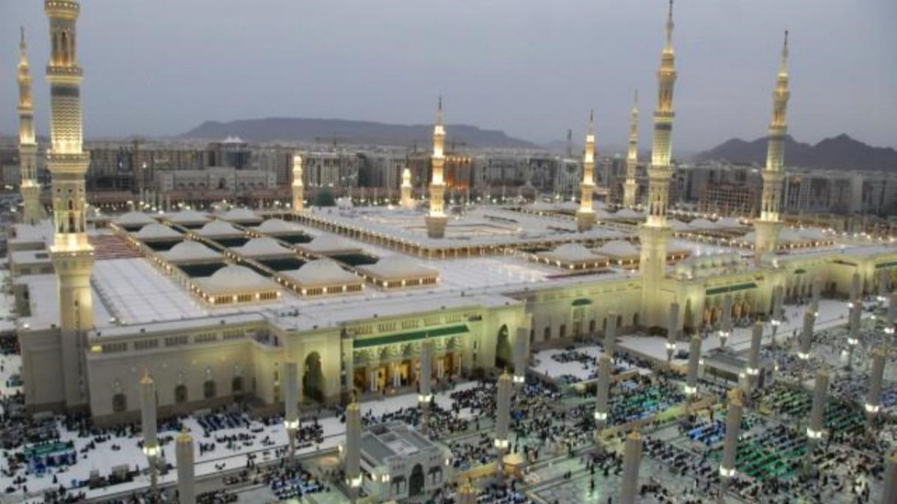 Medine'de Ramazan! Mescid-i Nebevi'den CANLI YAYIN...