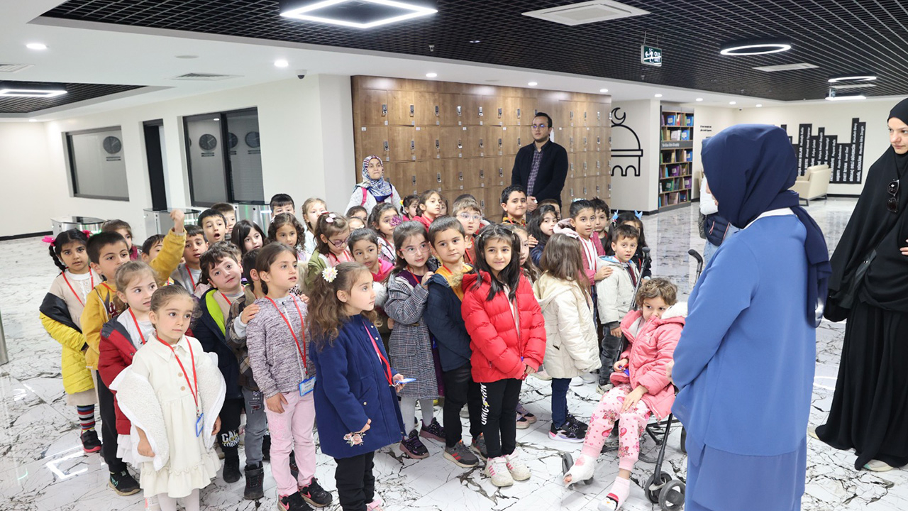 Çocuklar Sultanbeyli'de Depremzede Kardeşleri İçin Kitap Yazdı
