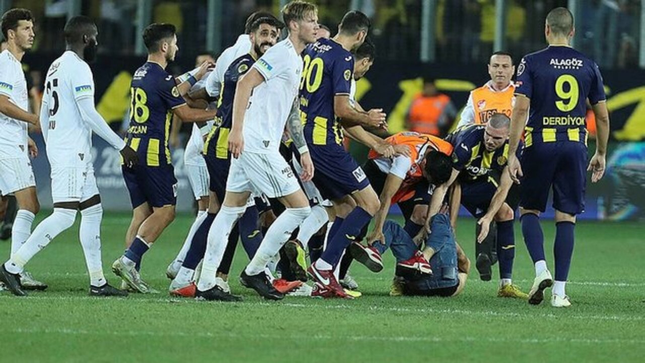 Beşiktaşlı futbolculara saldıran sanığın hapis cezası belli oldu!