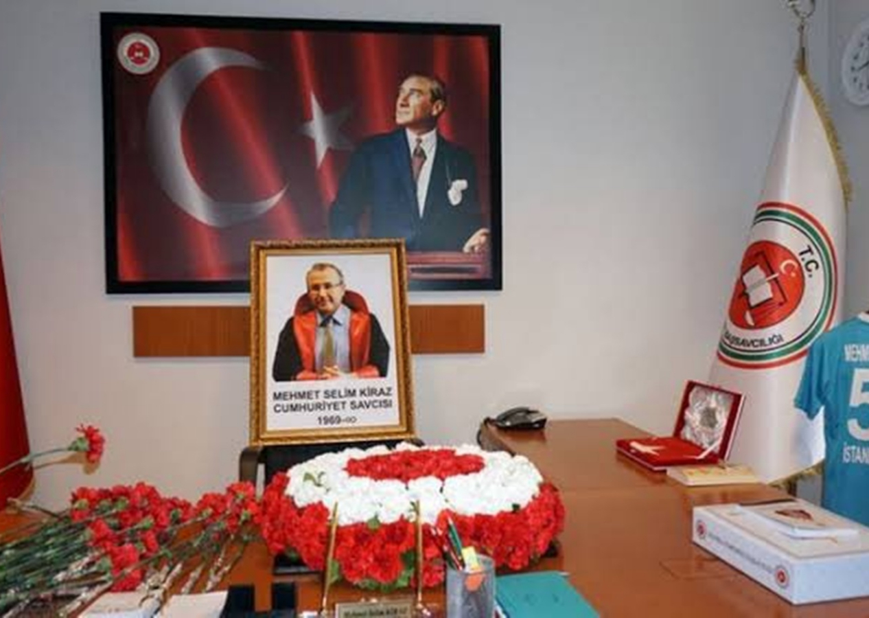 Adalet Bakanı Bekir Bozdağ'dan ölüm yıl dönümünde Mehmet Selim Kiraz paylaşımı