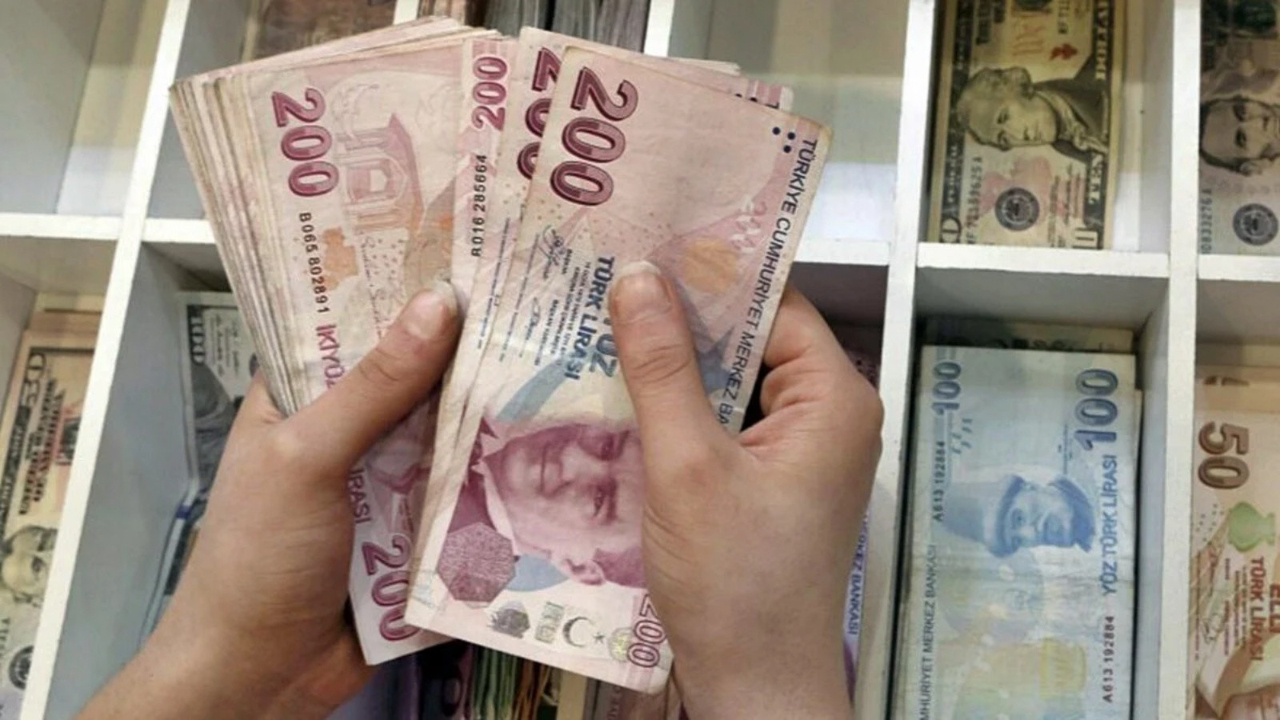 Memurun, asgari ücretlinin, emeklinin gözü Pazartesi gününde! Asgari ücret için 10 bin lira tahmini...