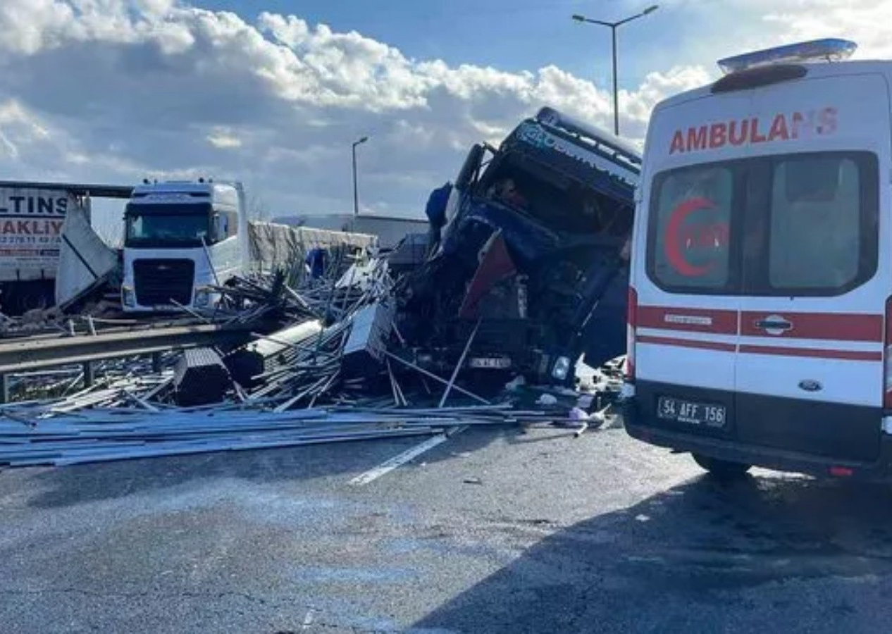 Bolu Dağı geçişinde zincirleme kaza! Ankara istikameti trafiğe kapandı!