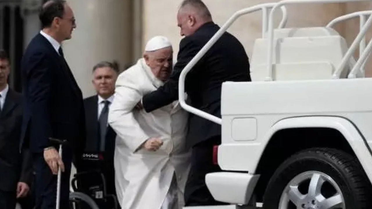 Vatikan Devlet Başkanı Papa Franciscus hastaneye kaldırıldı