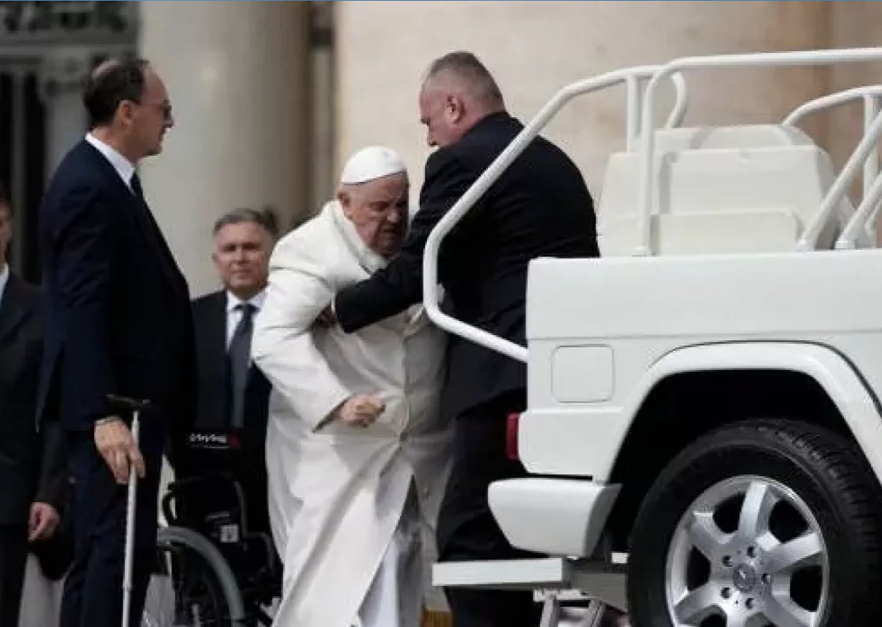Vatikan Devlet Başkanı Papa Franciscus hastaneye kaldırıldı