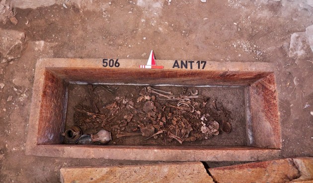 Balıkesir'de 2 bin 500 yıllık lahit açıldı...