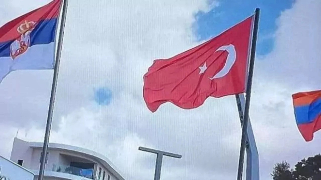 Güney Kıbrıs'ta büyük skandal! Türk bayrağını kaldırdılar
