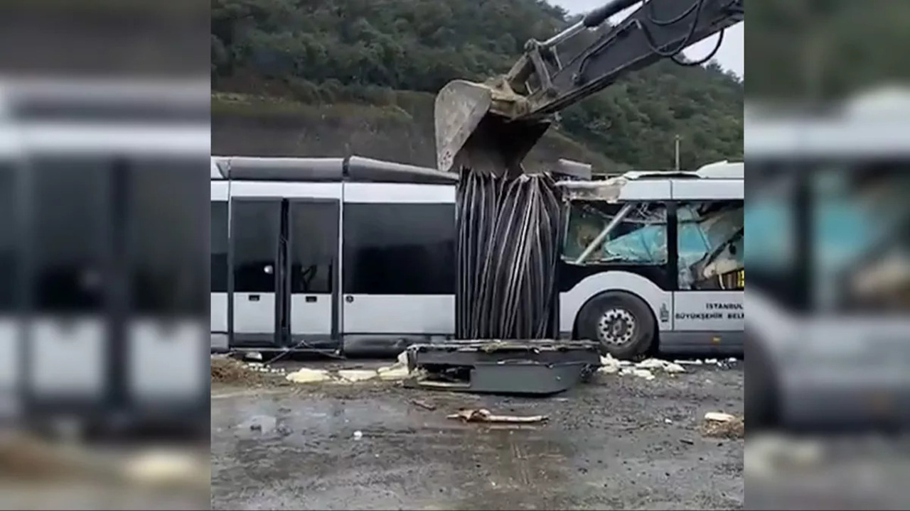 İETT'ye ait metrobüsler iş makineleriyle parçalandı!