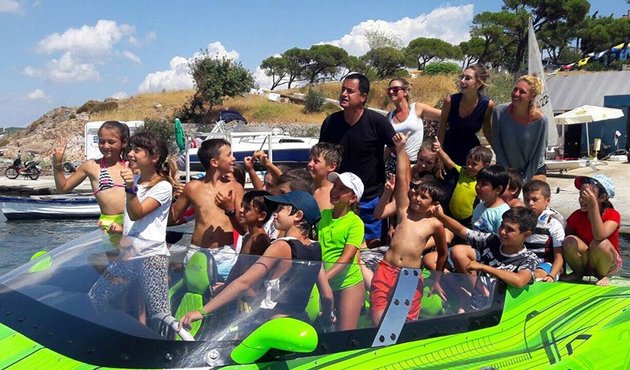 Acun Ilıcalı teknesiyle geldi, 'Ayvalık gülü'nü yerinde ziyaret etti!