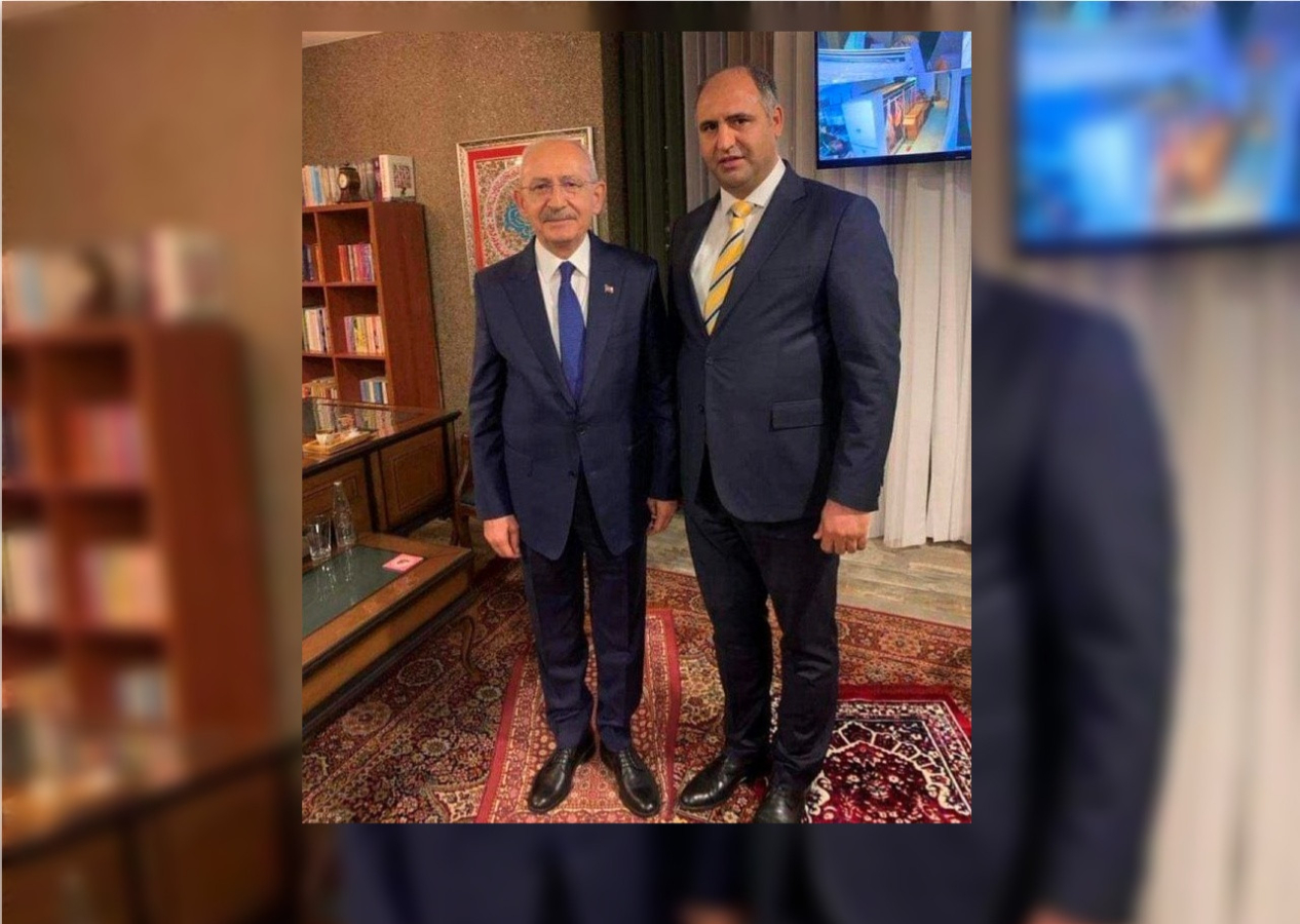 Kılıçdaroğlu ile birlikte seccadeye basan CHP'li isimden ilginç savunma: Otantik bir görünüm vardı!