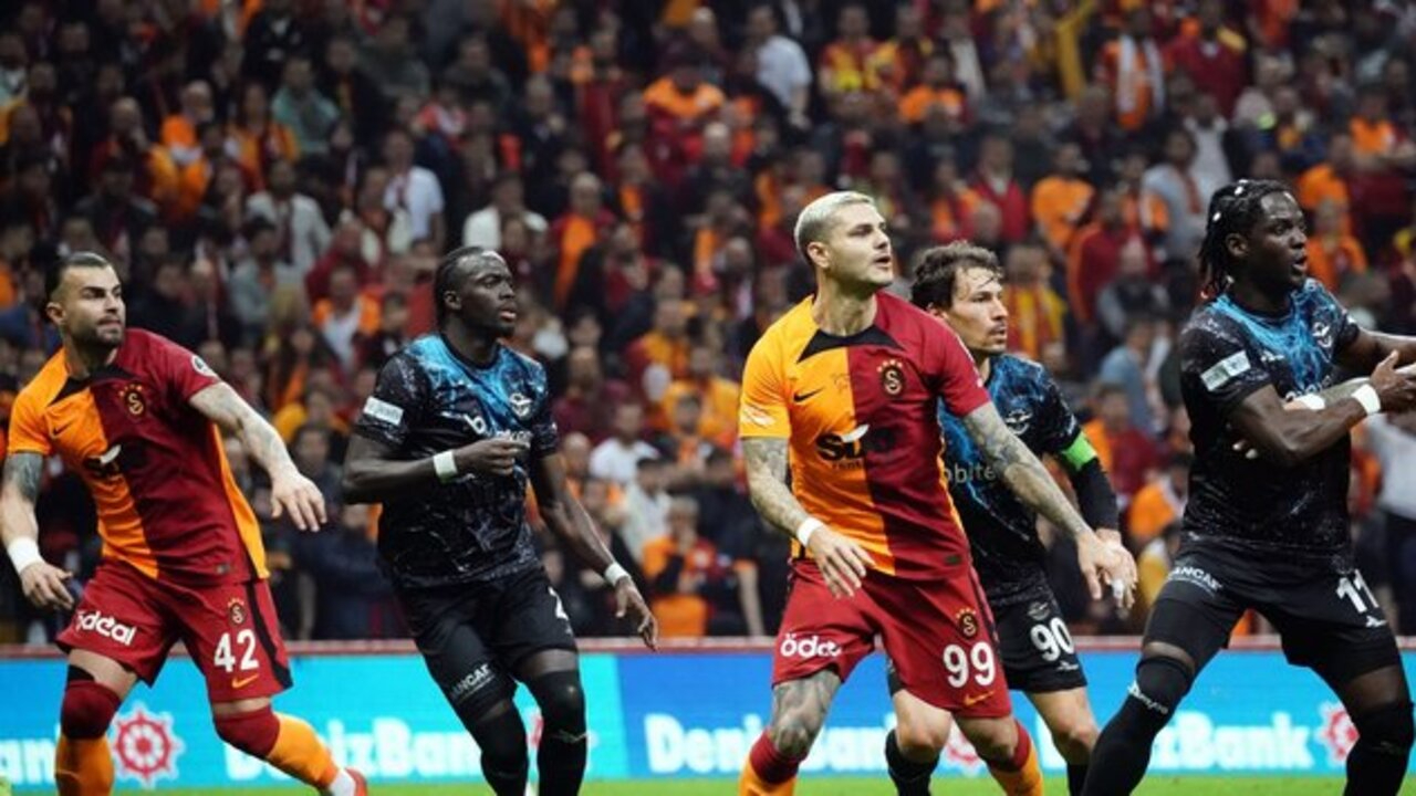 Galatasaray'ın golü yan hakemin uyarısı ile ofsayta takıldı!