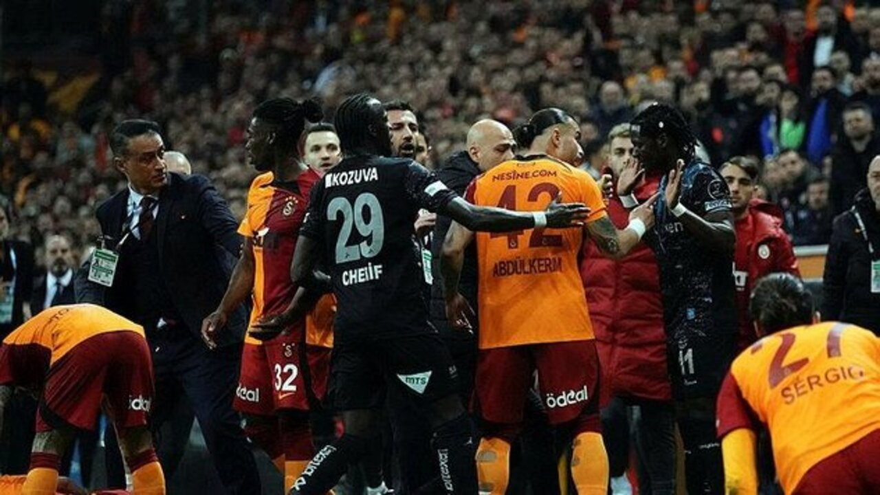 Galatasaray'dan Adana Demirspor maçının devre arasında flaş VAR paylaşımı!