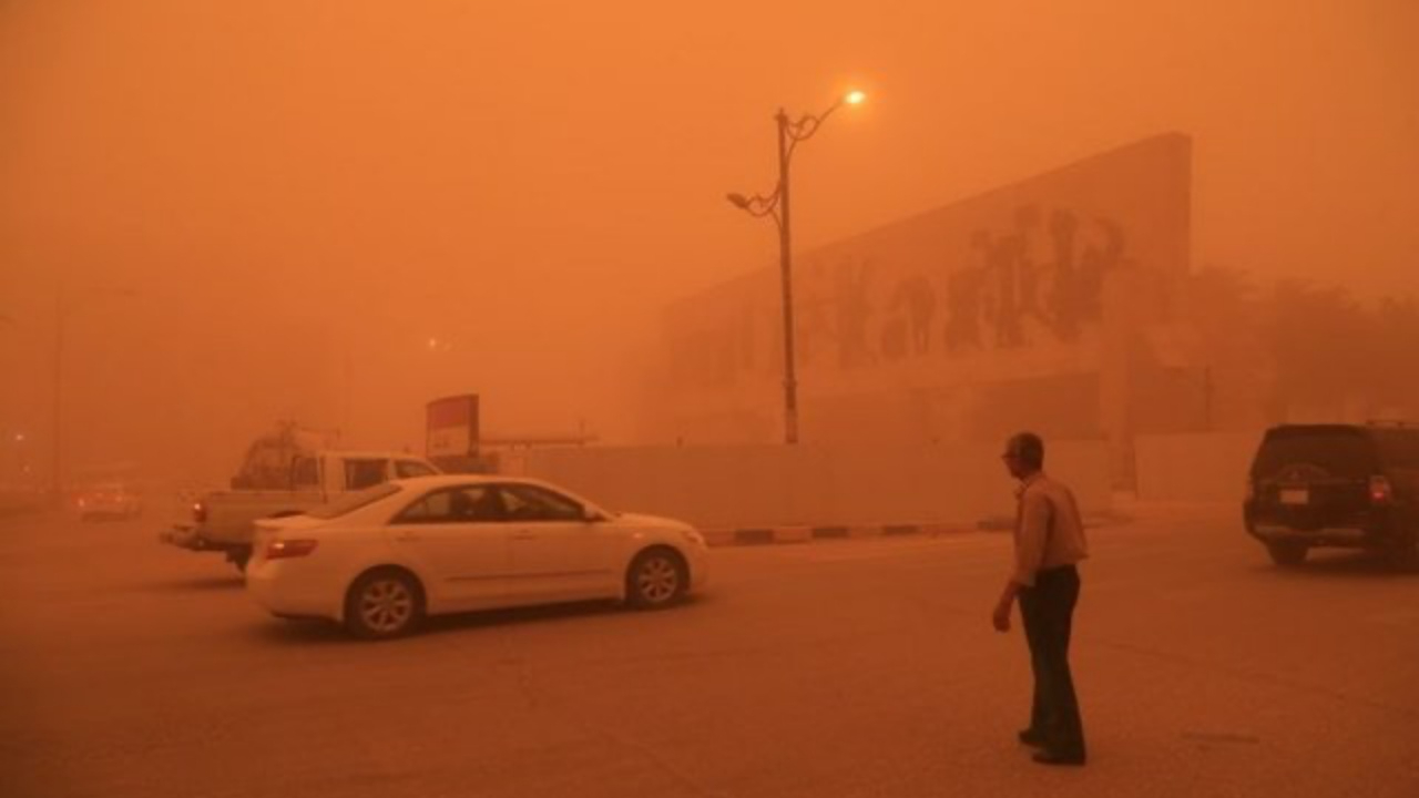 Irak'ta kum fırtınası! Yüzlerce kişi hastanelik oldu