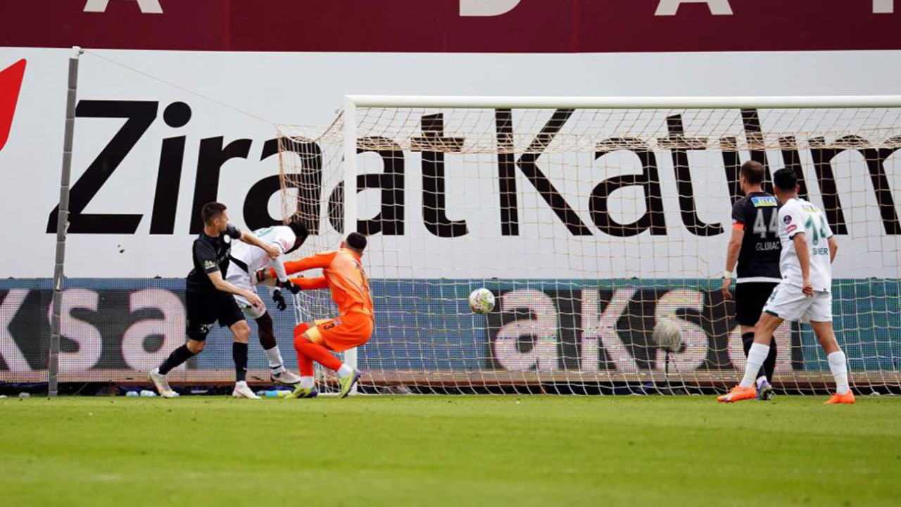 Konyaspor puanı 90+7'de kurtardı!