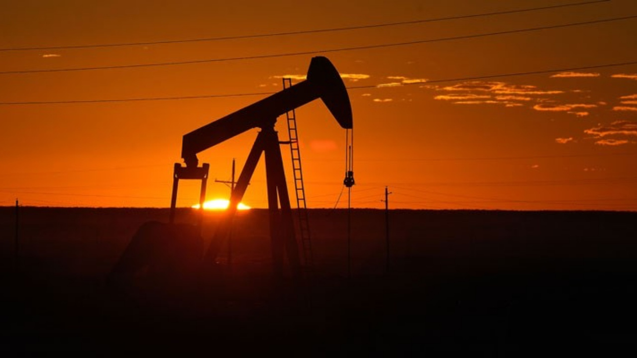 Petrol fiyatları enflasyonla mücadeleyi etkisiz kılabilir