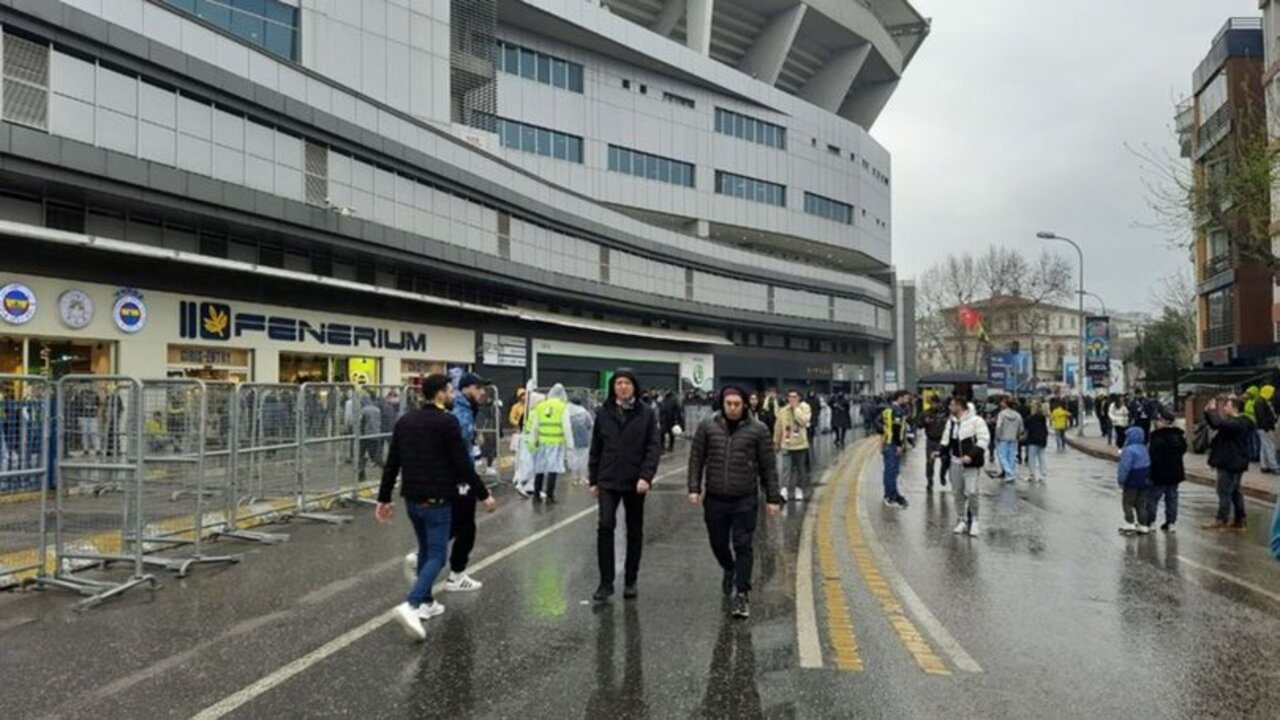 Fenerbahçeli taraftarlardan, Kadıköy'e akın!