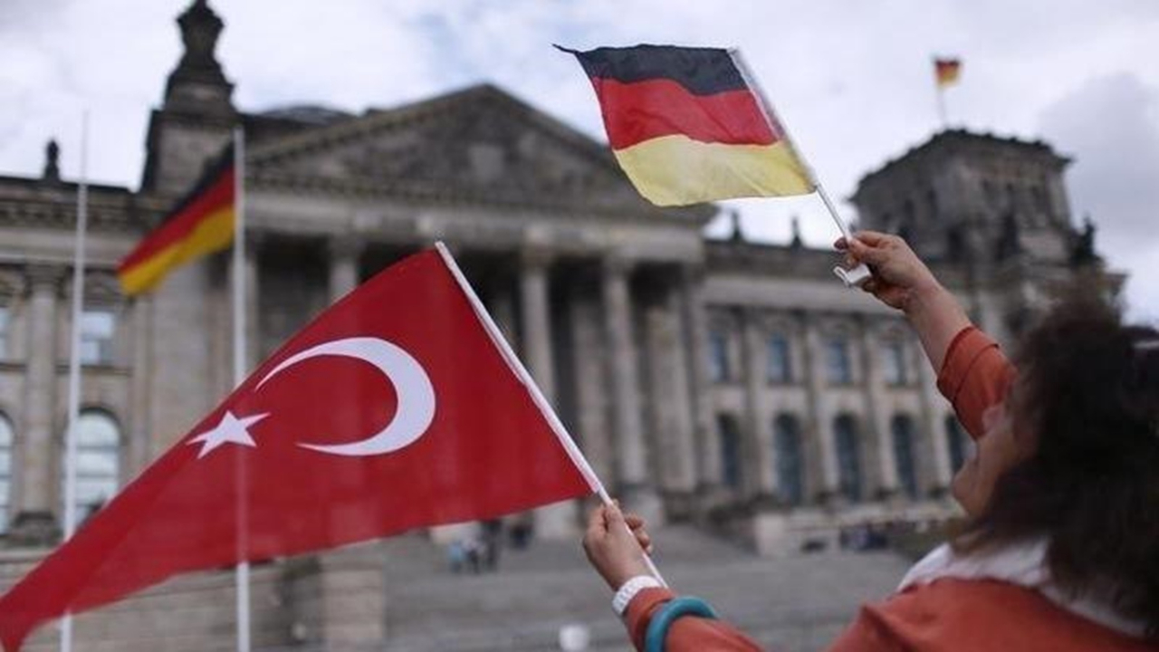 Almanya Türk işçi için sıraya girdi! Yıllık 30 bin euro maaşlı garson bulamıyorlar