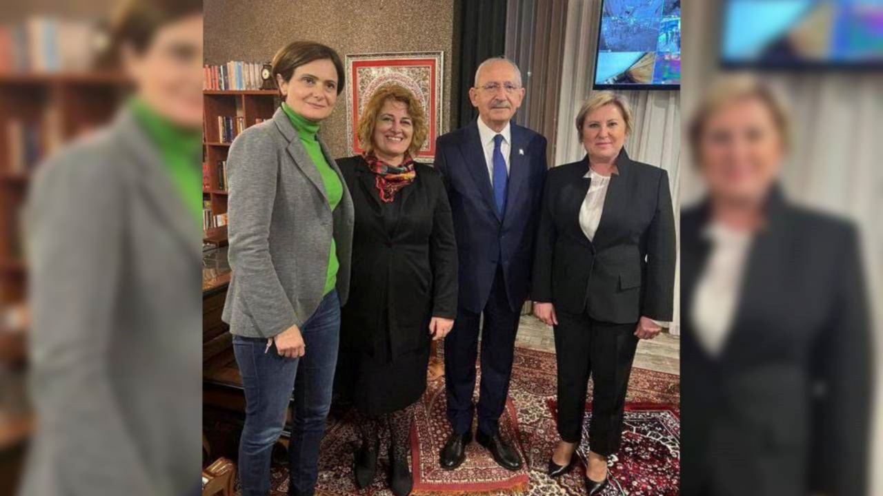 Seccade Siyaseti: Ezan okunmadan orucu bozan Kılıçdaroğlu'nun seccadeye ayakkabı ile basması çok normal