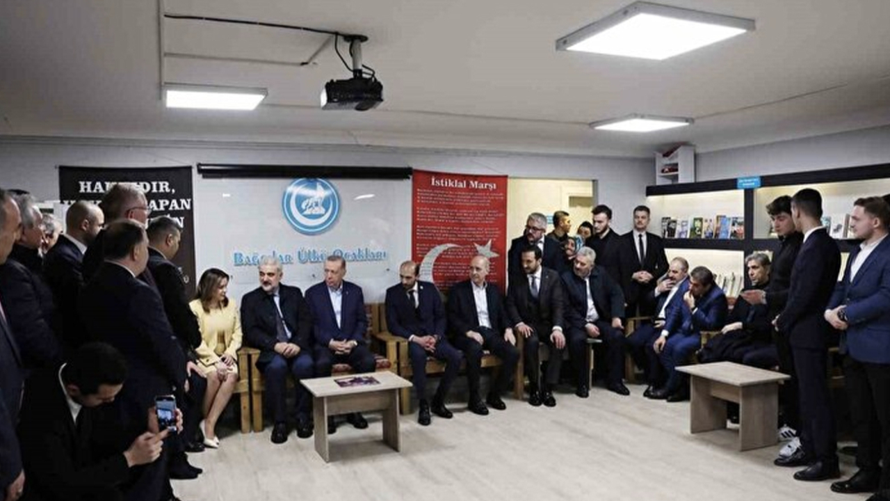 Cumhurbaşkanı Erdoğan Bağcılar Ülkü Ocakları'nı ziyaret etti