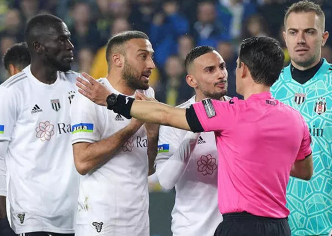 Fenerbahçe - Beşiktaş derbisine Halil Umut Meler'in kararları damga vurdu!