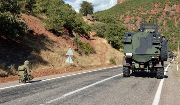 PKK'dan hain tuzak! Askeri aracın geçişi sırasında patlattılar...