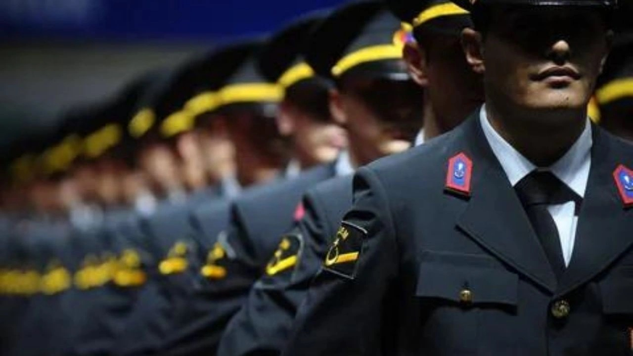 Subay ve astsubay maaşlarına yeni düzenleme! 1735 TL'ye kadar artacak! Emekli maaşları da dahil!
