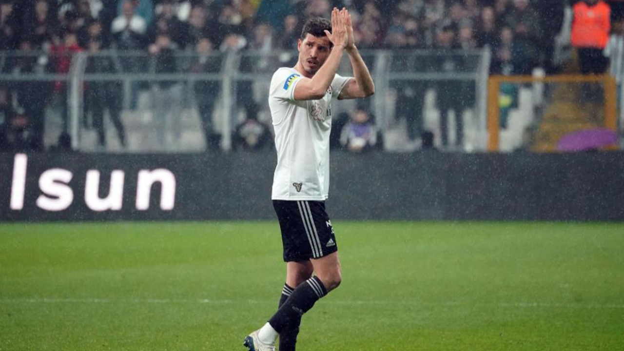 Beşiktaş'ta Salih Uçan göz dolduruyor