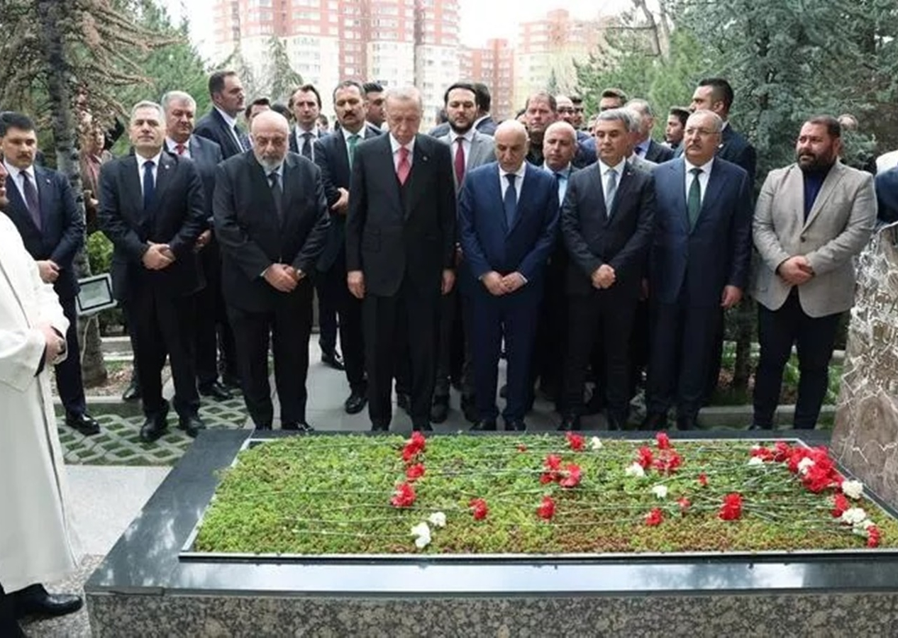 Cumhurbaşkanı Erdoğan'dan Alparslan Türkeş'in mezarına ziyaret