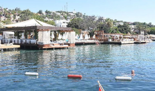 Bodrum'daki gece kulübü saldırısında ünlü sunucunun eşi de yaralandı!