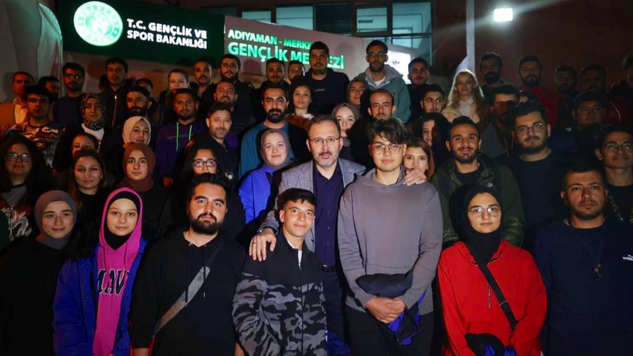 Bakan Kasapoğlu duyurdu! Nisan ayı GSB burs ve öğrenim kredisi ödemeleri başladı