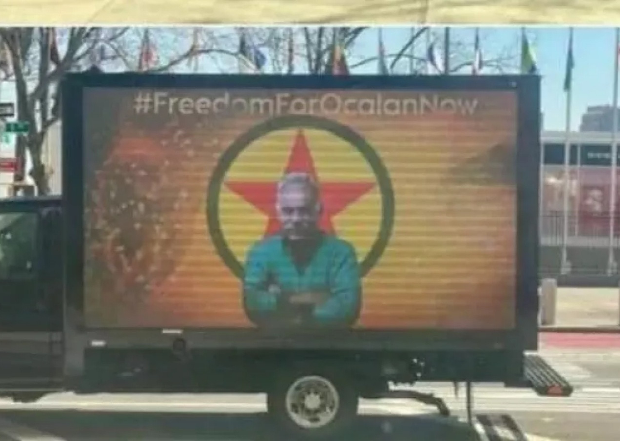 New York'ta terör destekçilerinden provokasyon: Öcalan, PKK ve HDP görselli kamyonu Türkevi önüne park ettiler!
