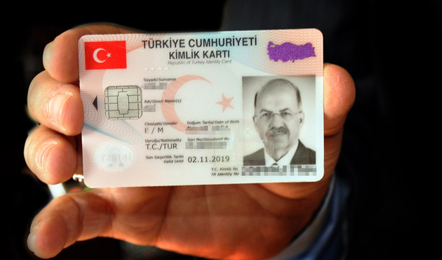 Çipli kimliklerde o bilginin olmaması tartışma yarattı